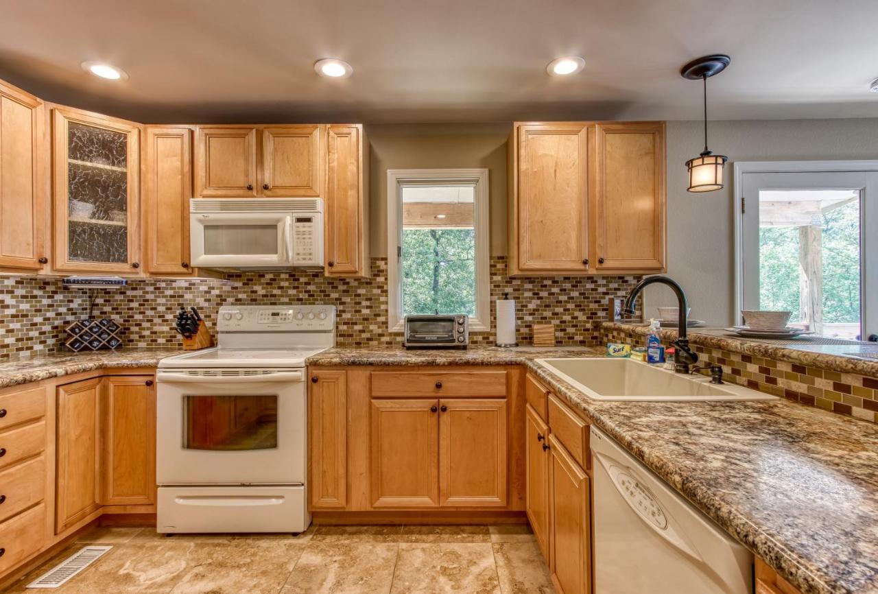 Memorable "Deer & Doe" By Honeybearcabins 4Br 3Ba, Mountain View Deck, Farmhouse Decor, Fireplace, 3 Acres Sevierville Ngoại thất bức ảnh